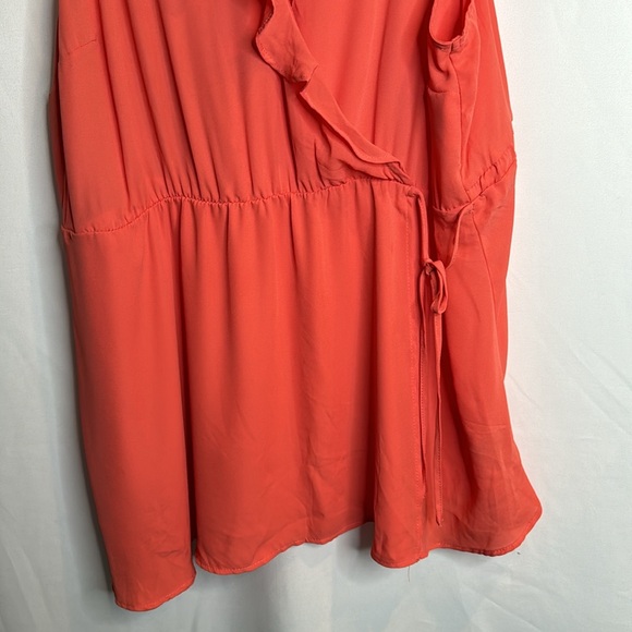 ❤️3/$30 Torrid Coral Blouse - Picture 3 of 9